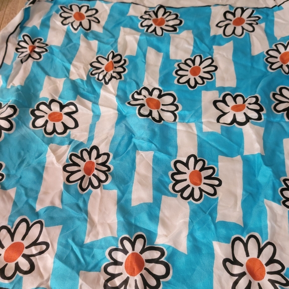 Vintage 20" Square Scarf Crazy Daisy, Hand Rolled - Picture 2 of 6